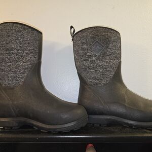 Muck Kids' Black and Gray Boots